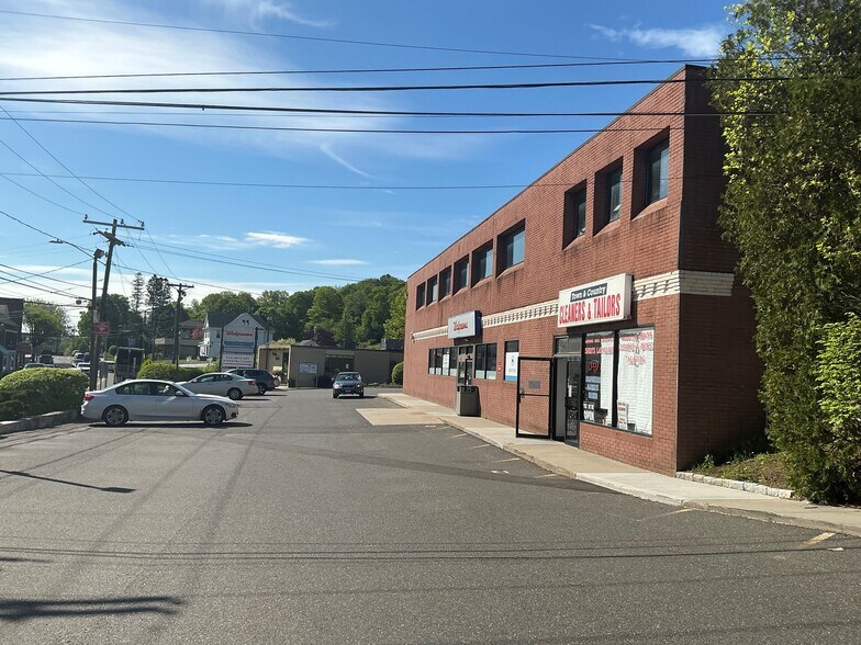 620 Main St, Watertown, CT à vendre - Photo de l’immeuble – Image 2 sur 5