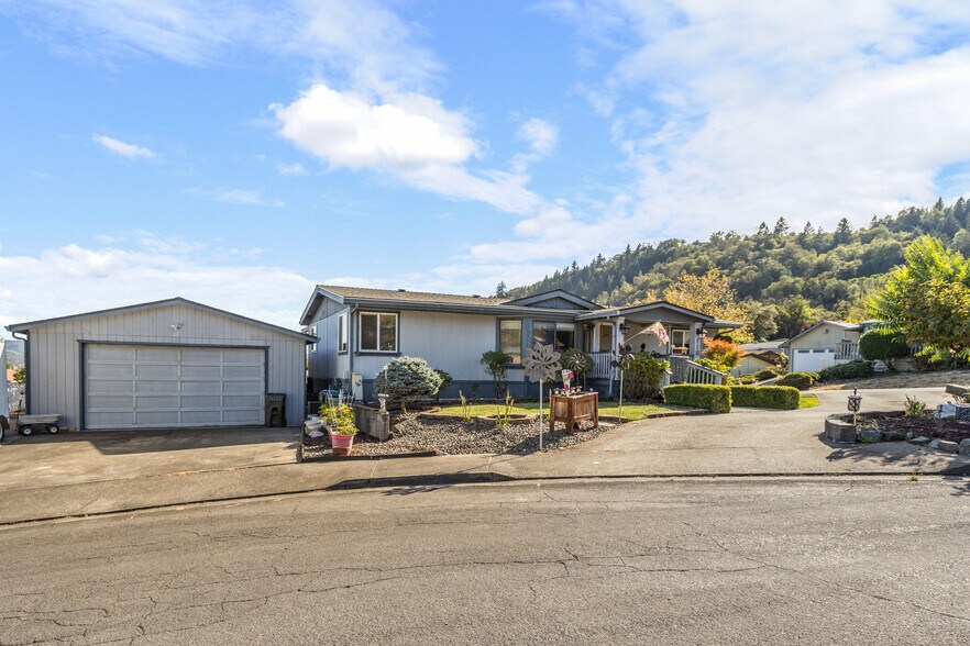 118 NW Cordelia Ct, Roseburg, OR à vendre - Photo principale – Image 1 sur 1