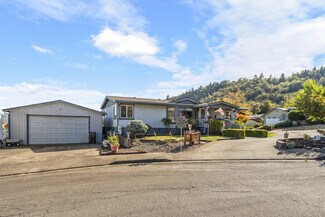 Plus de détails pour 118 NW Cordelia Ct, Roseburg, OR - Spécialisé à vendre