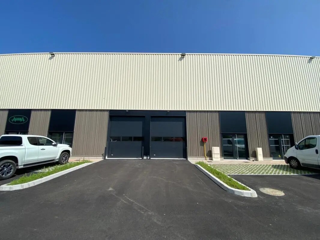 Local d'activités dans Rillieux-la-Pape à vendre Photo de l’immeuble– Image 1 sur 5