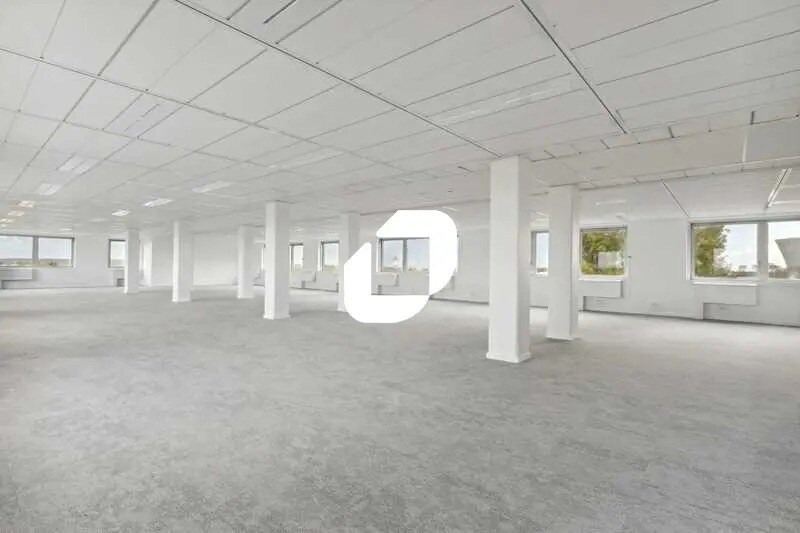 Local d’activités dans Villepinte à louer - Photo de l’immeuble – Image 3 sur 14