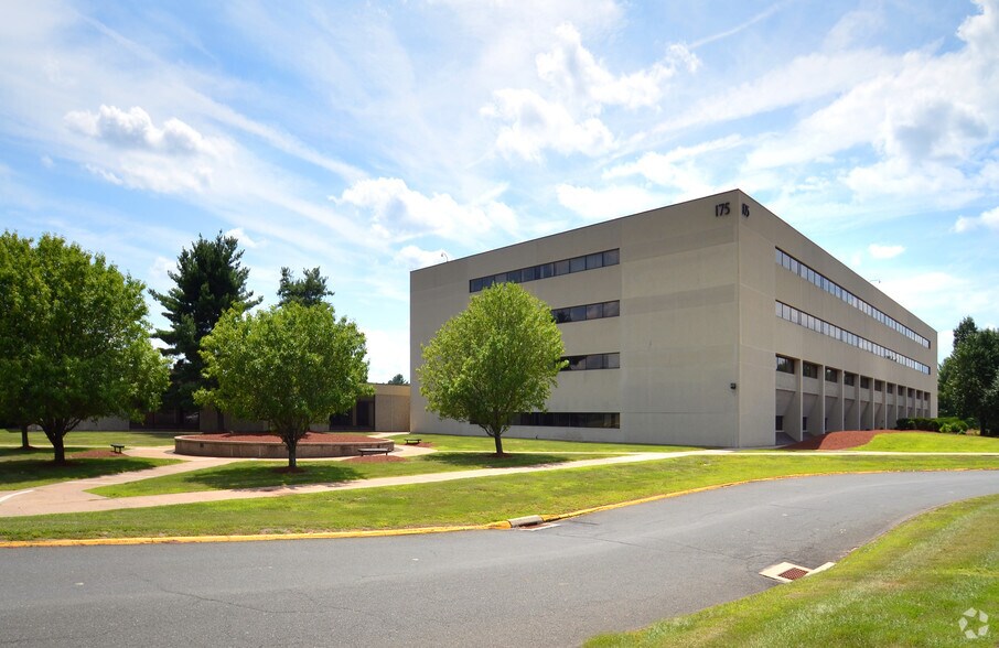 175 Addison Rd, Windsor, CT à louer - Photo de l’immeuble – Image 1 sur 5