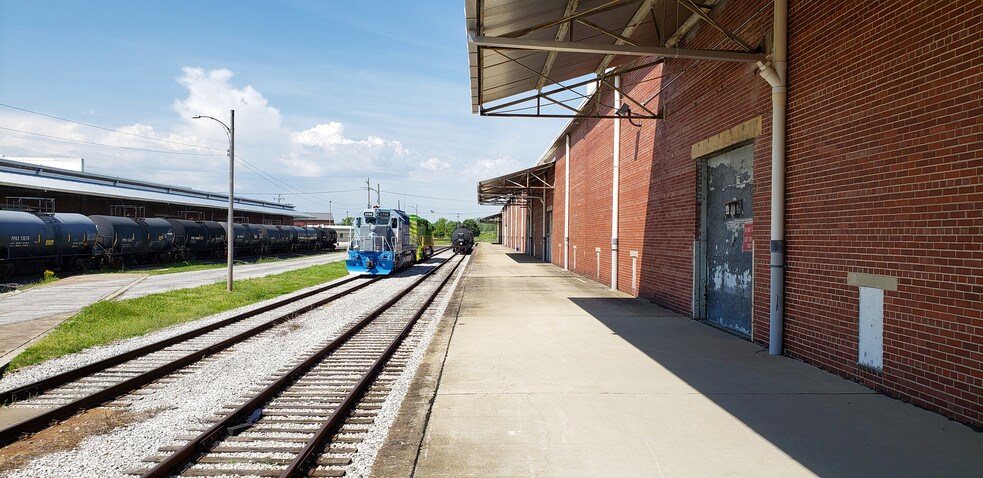 1301 W 1st St, Granite City, IL à louer - Photo de l’immeuble – Image 3 sur 3