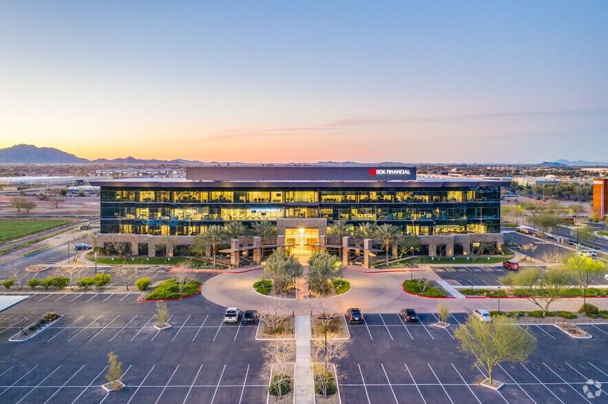 275 E Rivulon Blvd, Gilbert, AZ à louer - Photo de l’immeuble – Image 2 sur 23