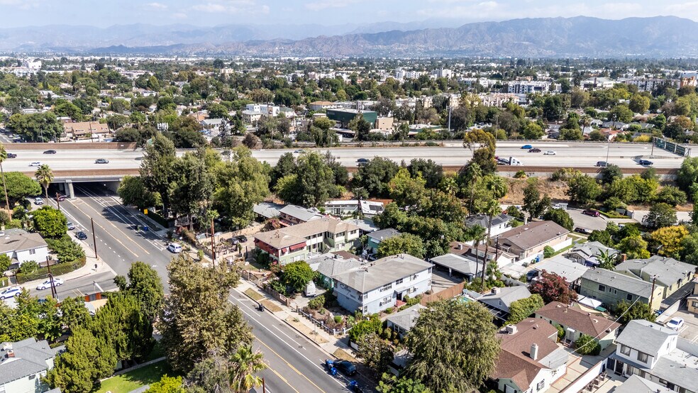 5444 Colfax Ave, North Hollywood, CA à vendre - Photo de l’immeuble – Image 3 sur 9