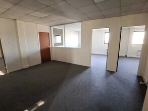 Bureau dans Viry-Châtillon à louer Photo de l’immeuble– Image 2 sur 4