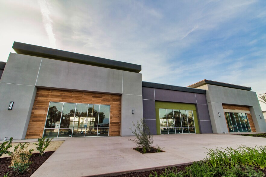301 N Pepper Ave, Colton, CA à louer - Photo de l’immeuble – Image 3 sur 16