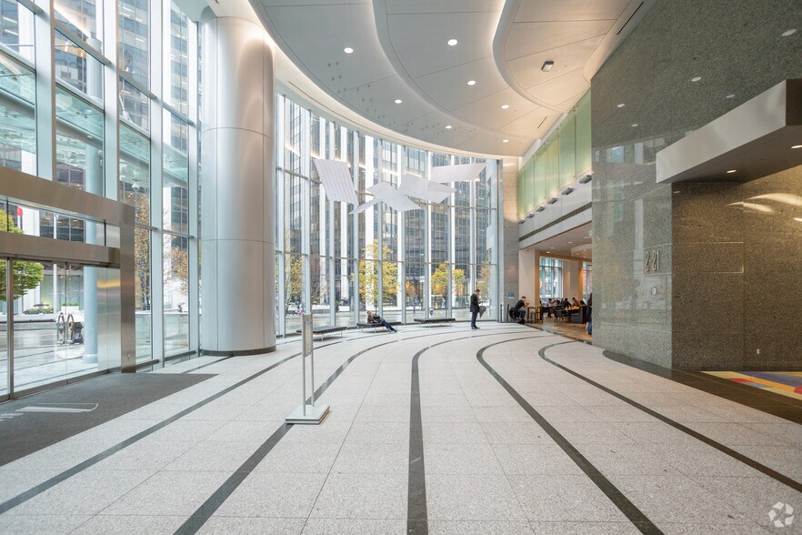 550 Burrard St, Vancouver, BC à louer - Hall d’entrée – Image 3 sur 7