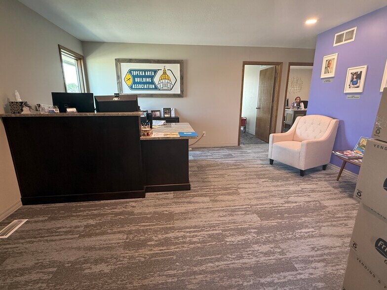 1505 SW Fairlawn Rd, Topeka, KS à louer - Photo de l’immeuble – Image 3 sur 12