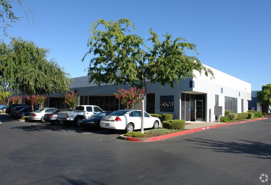 4608 Roseville Rd, North Highlands, CA à louer - Photo de l’immeuble – Image 3 sur 7
