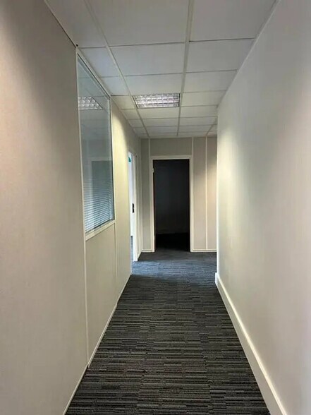 Bureau dans Clichy à louer - Photo de l’immeuble – Image 3 sur 10