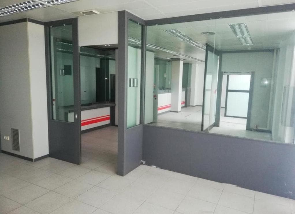 Granollers, BAR 08402 - Lot 01 - - Photo intérieure - Image 1 of 10