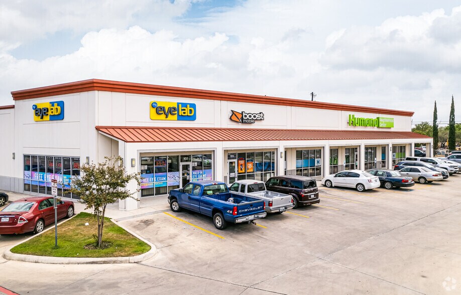 950 S General McMullen Dr, San Antonio, TX à louer - Photo de l’immeuble – Image 3 sur 8