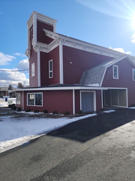 700 Columbia Tpke, East Greenbush, NY à louer - Photo de l’immeuble – Image 1 sur 14