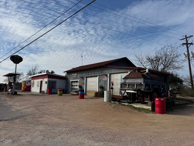 7080 W Highway 290, Dripping Springs, TX à louer - Photo principale – Image 1 sur 17