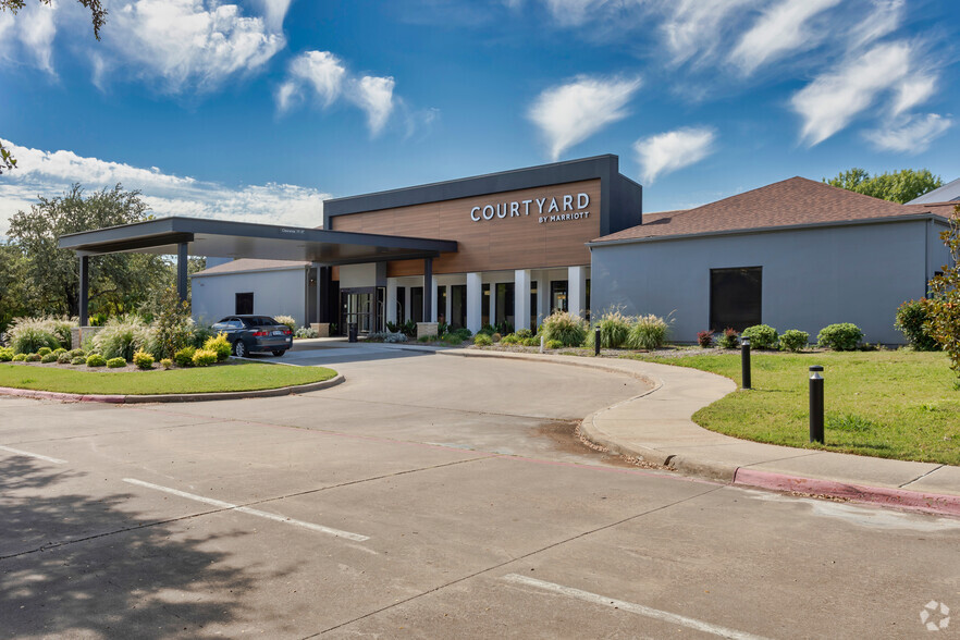 4165 Proton Dr, Addison, TX à vendre - Photo principale – Image 1 sur 12