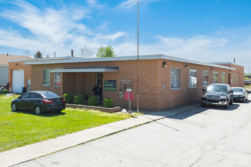 1208 Dickinson St, Fremont, OH à vendre - Photo de l’immeuble – Image 2 sur 7