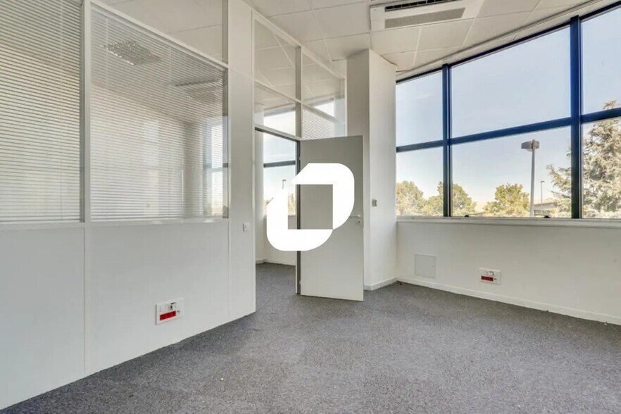 Bureau dans Champigny-sur-Marne à louer - Photo de l’immeuble – Image 3 sur 11
