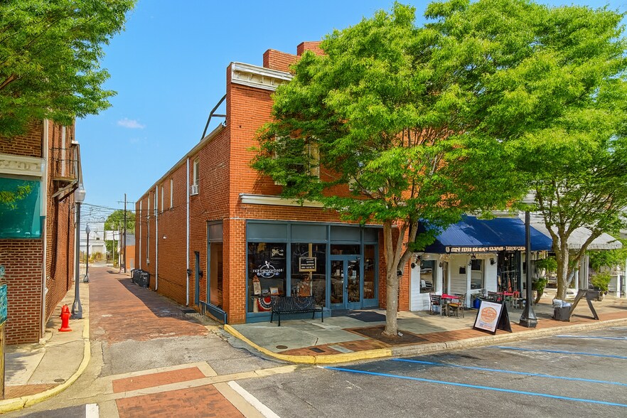 111 W Public Sq, Laurens, SC à vendre - Photo principale – Image 1 sur 3
