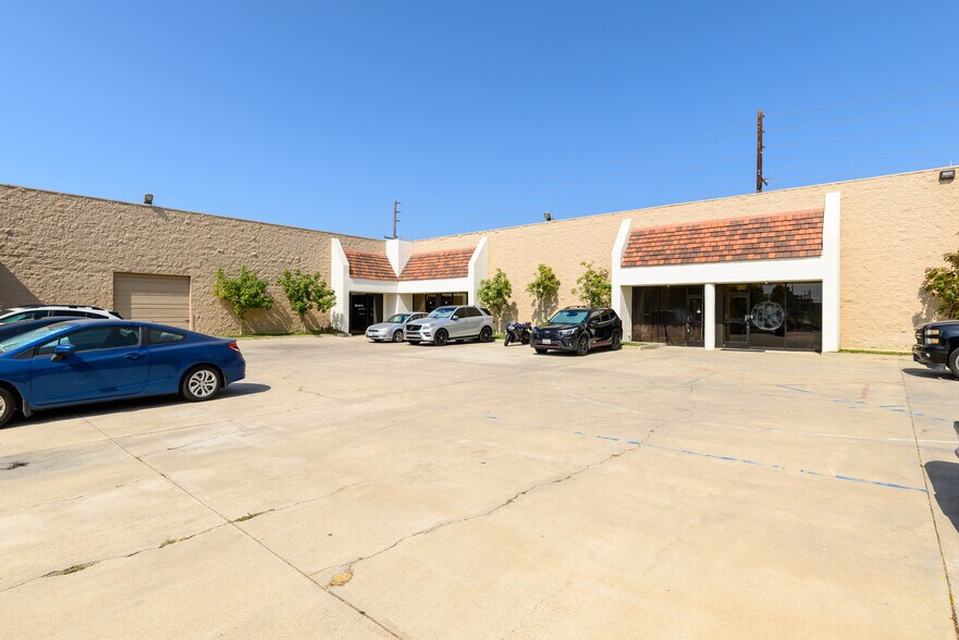 1595 Walter St, Ventura, CA à louer - Photo de l’immeuble – Image 3 sur 8