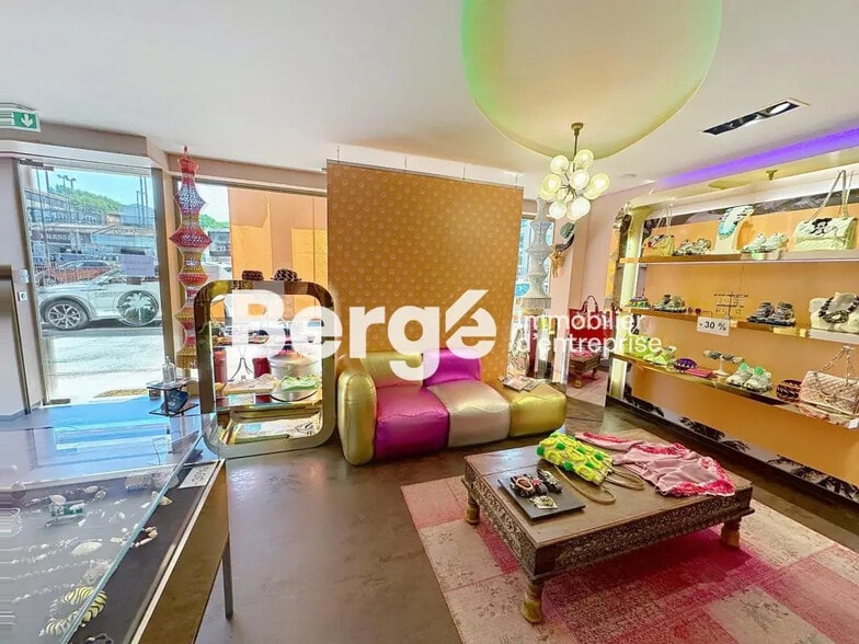 Local commercial dans Mougins à louer - Photo de l’immeuble – Image 3 sur 4