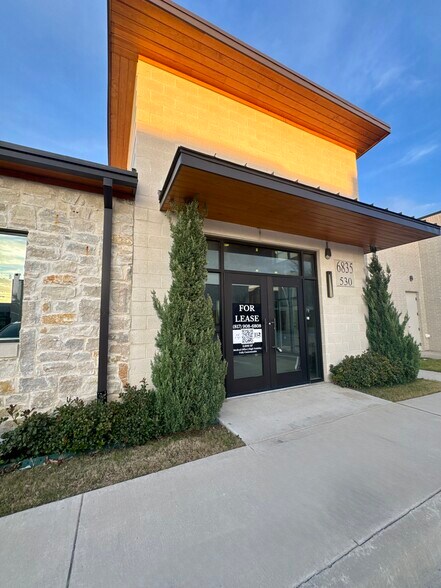 6835 Communications Pky, Plano, TX à louer - Photo de l’immeuble – Image 3 sur 17