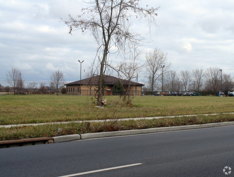 3832, 3862, 3904 AIRPORT HIGHWAY -LAND portefeuille de 3 biens à vendre sur LoopNet.fr - Photo principale – Image 2 sur 3