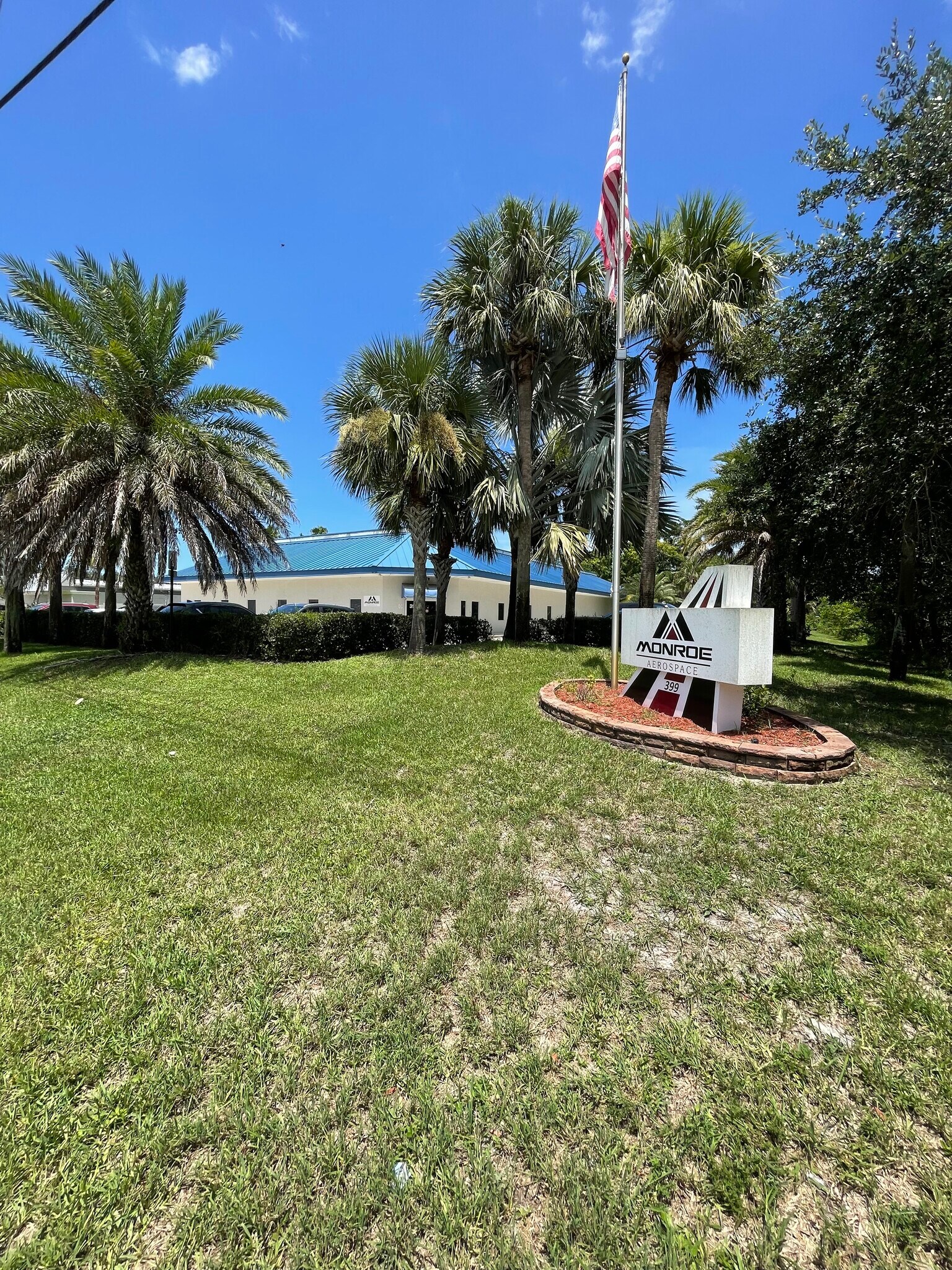 399 East Dr, Melbourne, FL à louer Photo de l’immeuble– Image 1 sur 15