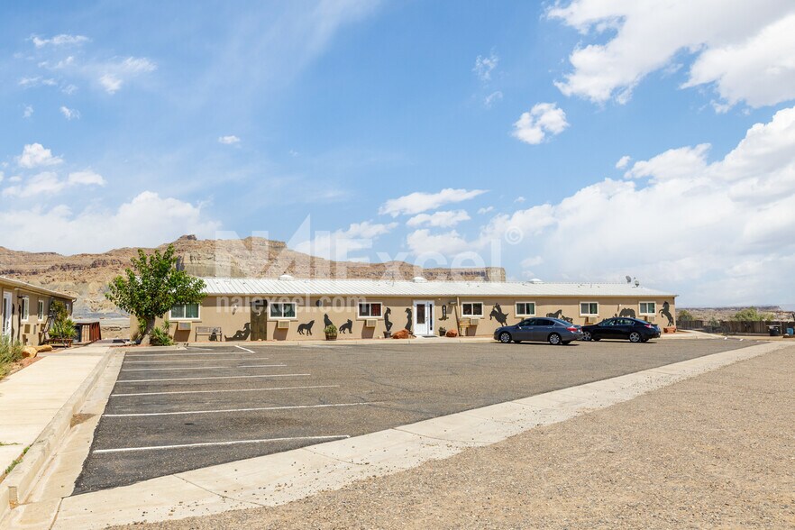 605 S Independence Dr, Big Water, UT à vendre - Photo de l’immeuble – Image 2 sur 4