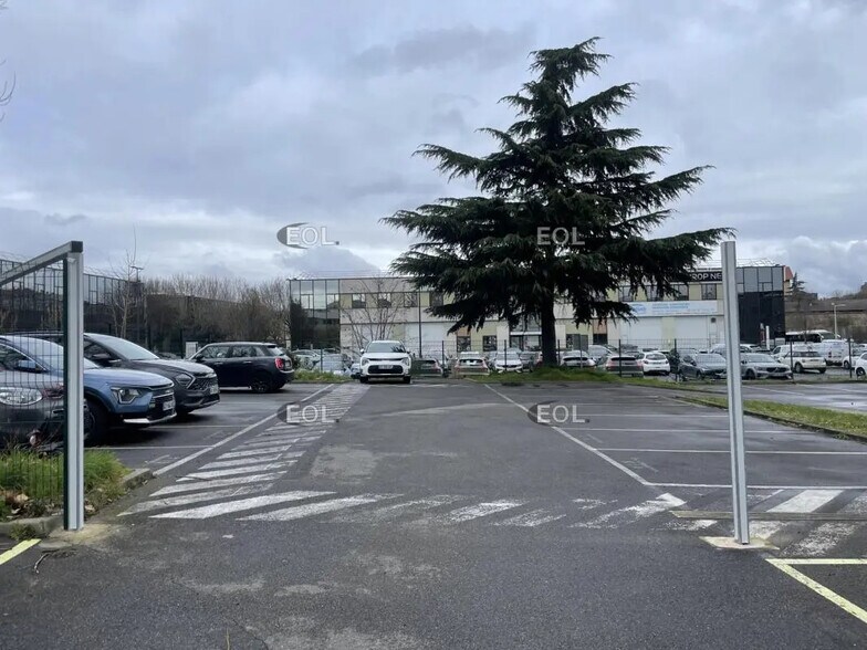 Local d’activités dans Nanterre à louer - Photo de l’immeuble – Image 3 sur 9