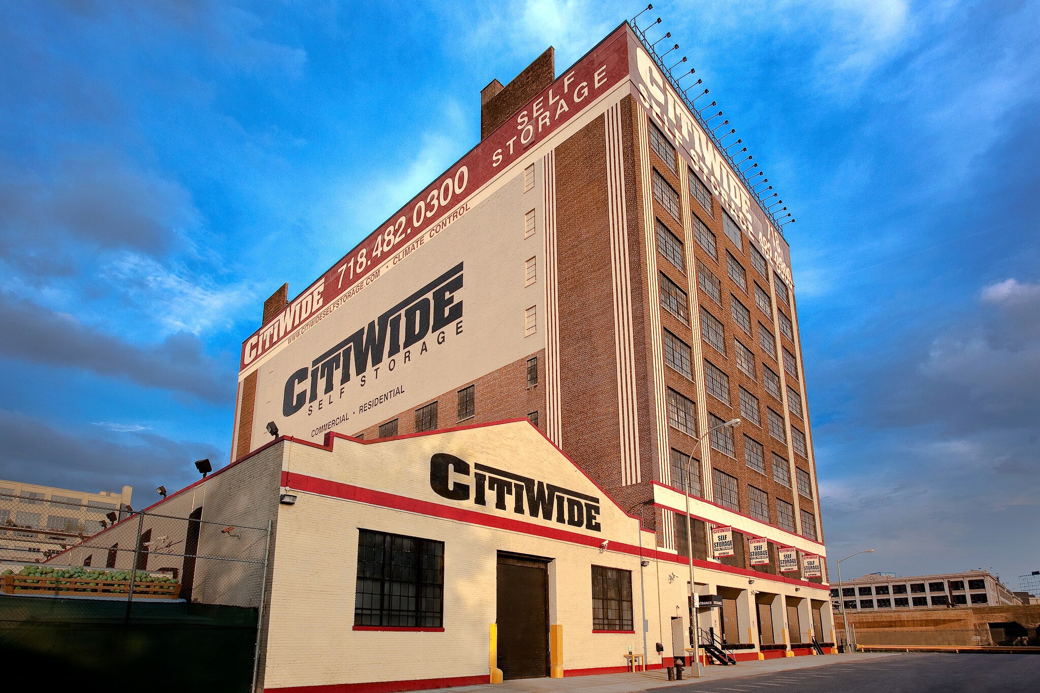 4555 Pearson Pl, Long Island City, NY à louer Photo de l’immeuble– Image 1 sur 4