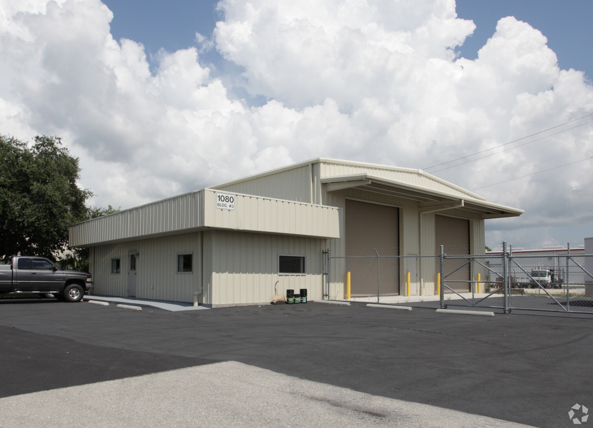 1080 Commerce Dr Industrial Park portefeuille de 3 biens à vendre sur LoopNet.fr Photo principale– Image 1 sur 16