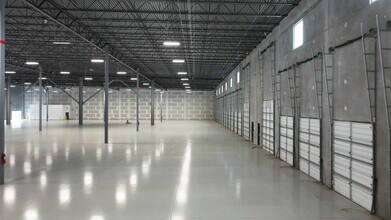 2280 Lane Ave N, Jacksonville, FL à louer - Vidéo sur l’annonce professionnelle 