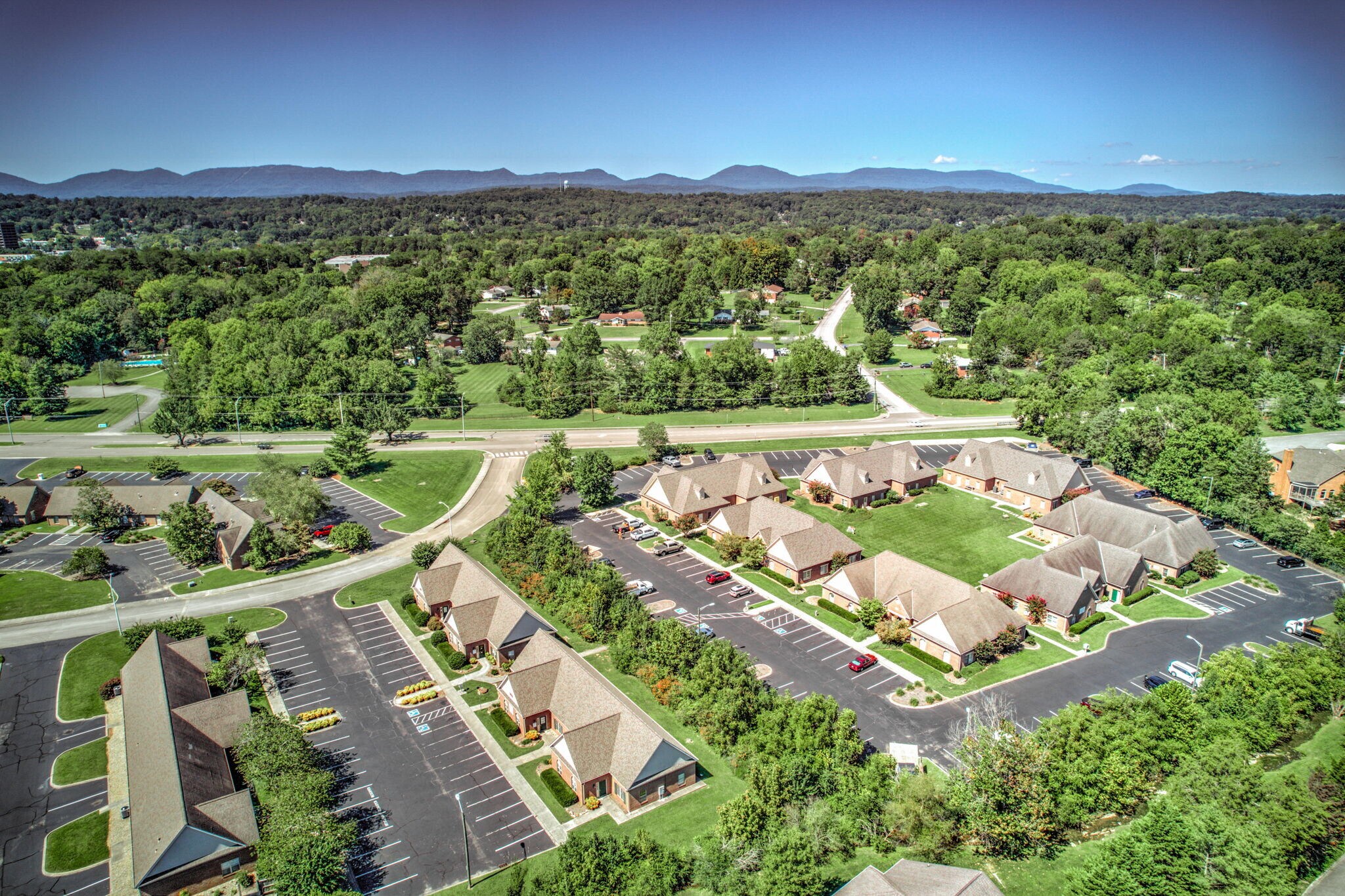 685 Emory Valley Rd, Oak Ridge, TN à louer Photo de l’immeuble– Image 1 sur 46