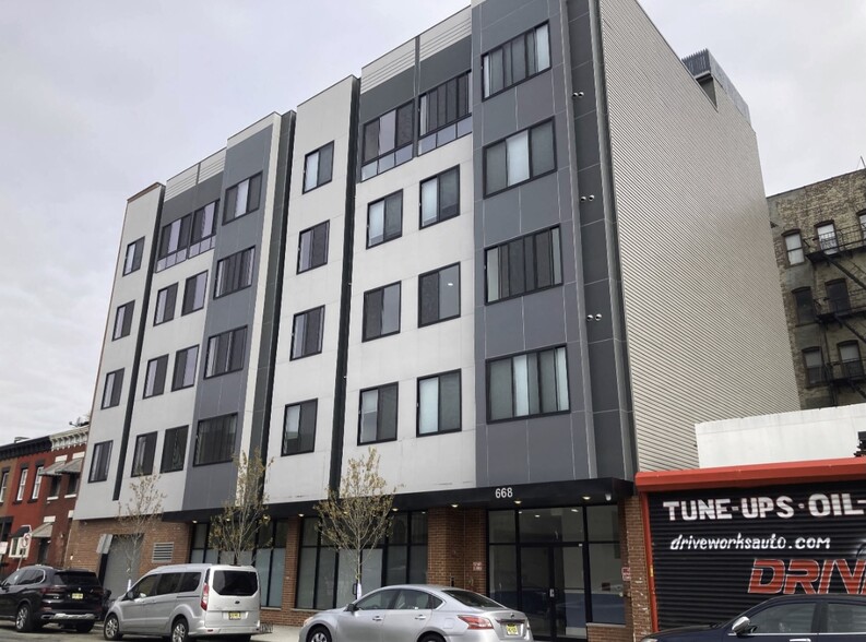 668 Communipaw Ave, Jersey City, NJ à louer - Photo intérieure – Image 1 sur 5