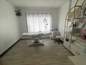 1923 Post Rd, Warwick, RI à vendre Photo intérieure– Image 1 sur 15