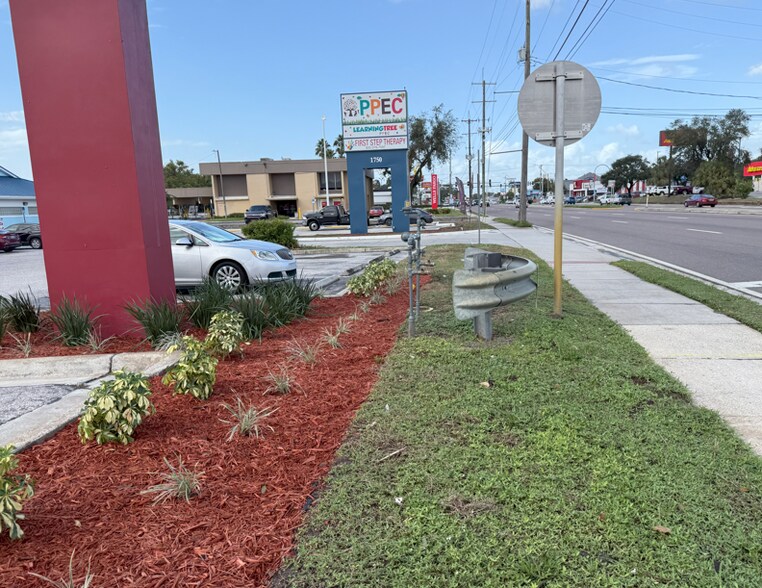 1702 N 50th St, Tampa, FL à louer - Photo de l’immeuble – Image 3 sur 10