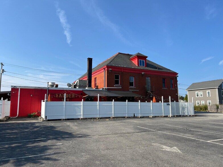 129-141 Douglas Ave, Providence, RI à vendre - Photo de l’immeuble – Image 2 sur 12