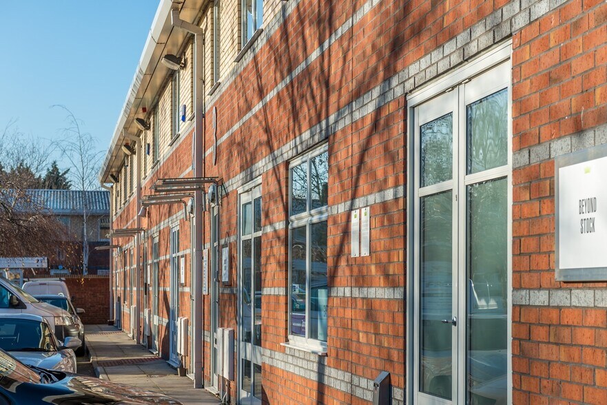 Chapel Mill Rd, Kingston Upon Thames à louer - Photo de l’immeuble – Image 3 sur 6