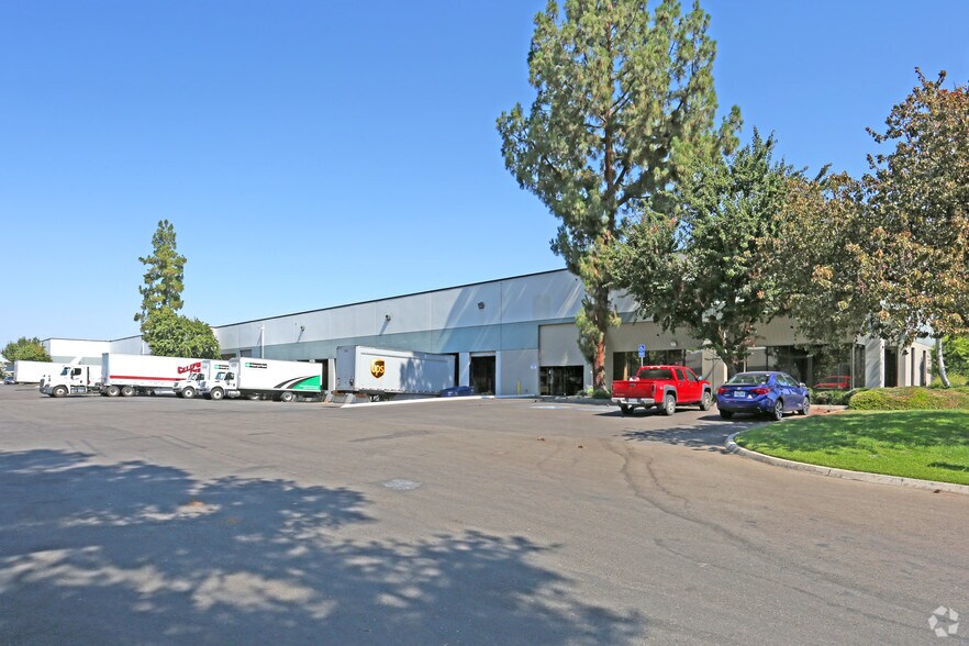 4069 W Shaw Ave, Fresno, CA à vendre - Photo de l’immeuble – Image 2 sur 8