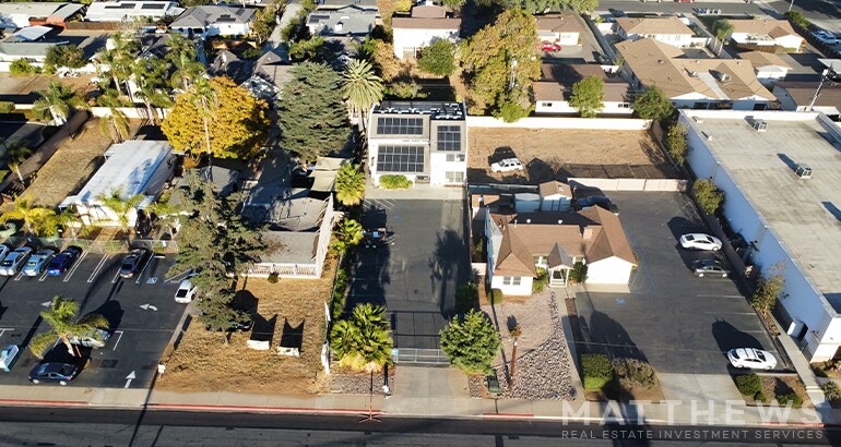1760 S Escondido Blvd, Escondido, CA à vendre - Photo de l’immeuble – Image 2 sur 3