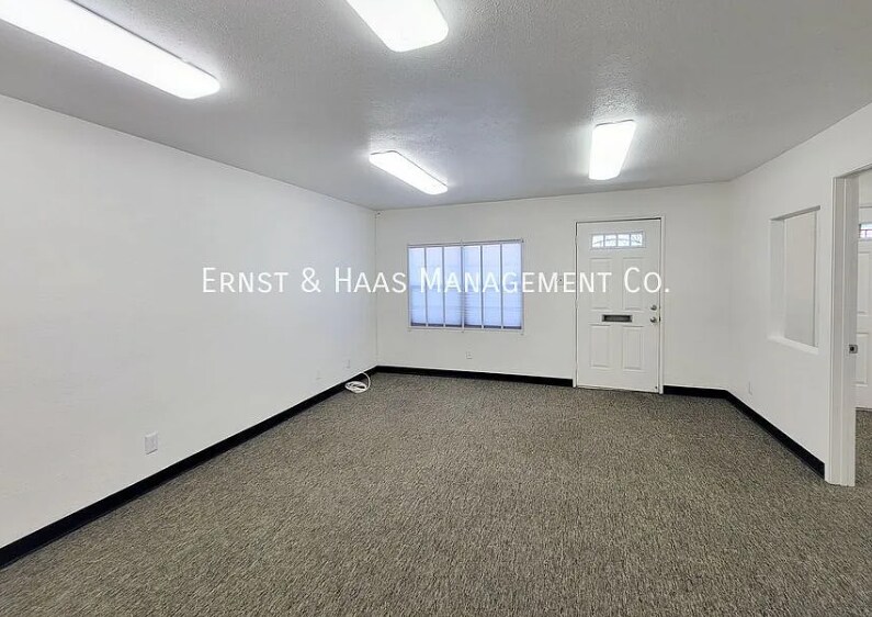 5540 Atlantic Ave, Long Beach, CA à louer - Photo intérieure – Image 3 sur 16