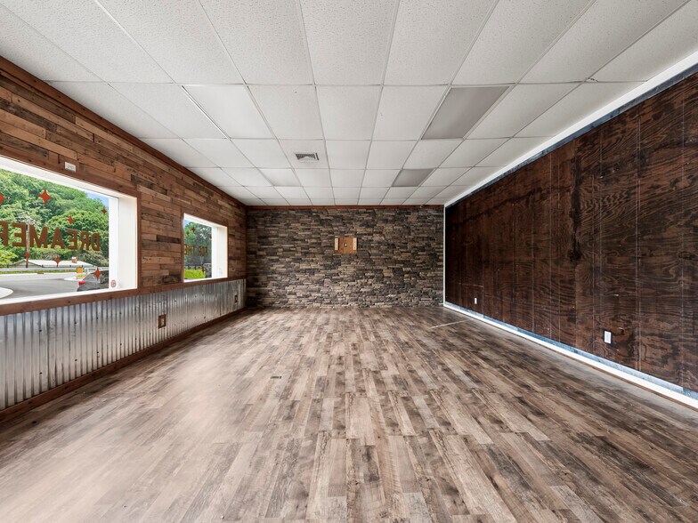 98-112 Hendersonville Hwy, Pisgah Forest, NC à louer - Photo de l’immeuble – Image 3 sur 24