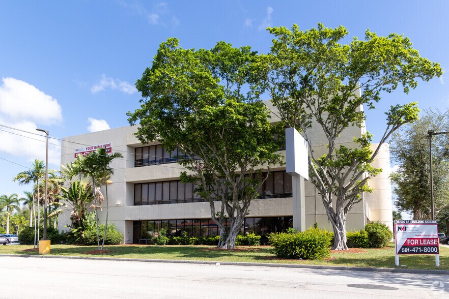 5849 Okeechobee Blvd, West Palm Beach, FL à louer - Photo de l’immeuble – Image 3 sur 5