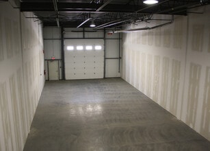 4800 104th Ave SE, Calgary, AB à louer Photo intérieure– Image 2 sur 6