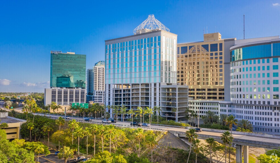 9155 S Dadeland Blvd, Miami, FL à louer - Photo de l’immeuble – Image 1 sur 33