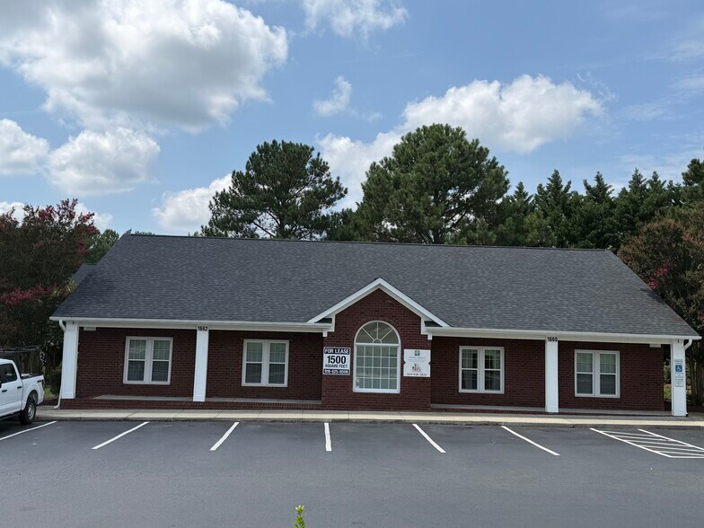1662 E Booker Dairy Rd, Smithfield, NC à louer - Photo de l’immeuble – Image 2 sur 17