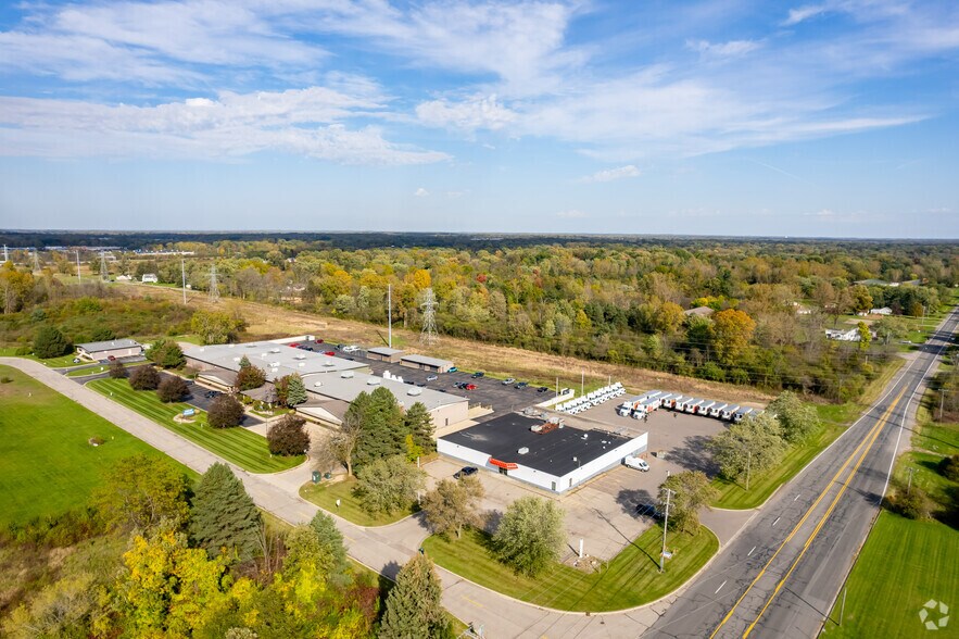 1507 Walli Strasse Dr, Burton, MI à louer - Aérien – Image 1 sur 5