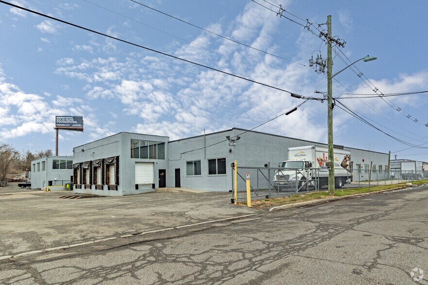 215 S Newman St, Hackensack, NJ à louer - Photo de l’immeuble – Image 1 sur 10