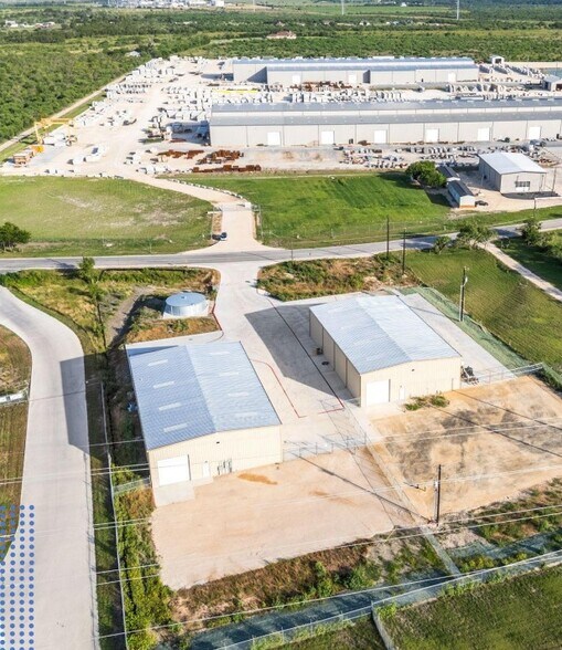 764 Soechting Rd, New Braunfels, TX à louer - Photo de l’immeuble – Image 3 sur 13